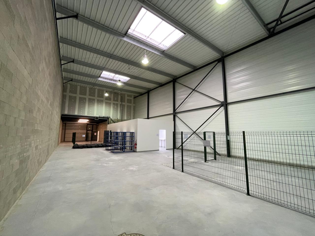 Local d'activité Saint-Cyr-l'École 293m² Location local d'activité Saint-Cyr-l'École Yvelines OLACT2533532 0